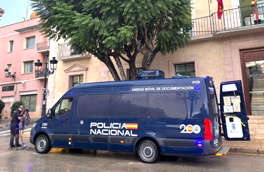 El DNI y pasaporte móvil volverán a poder solicitarse y renovarse en la plaza de la Constitución